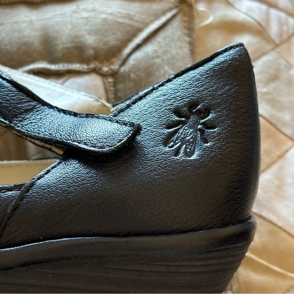 FLY LONDON Women’s Mary Jane Wedge Shoe! Made in Portugal 39 8 81/2
BAWO543FLY - Picture 12 of 13